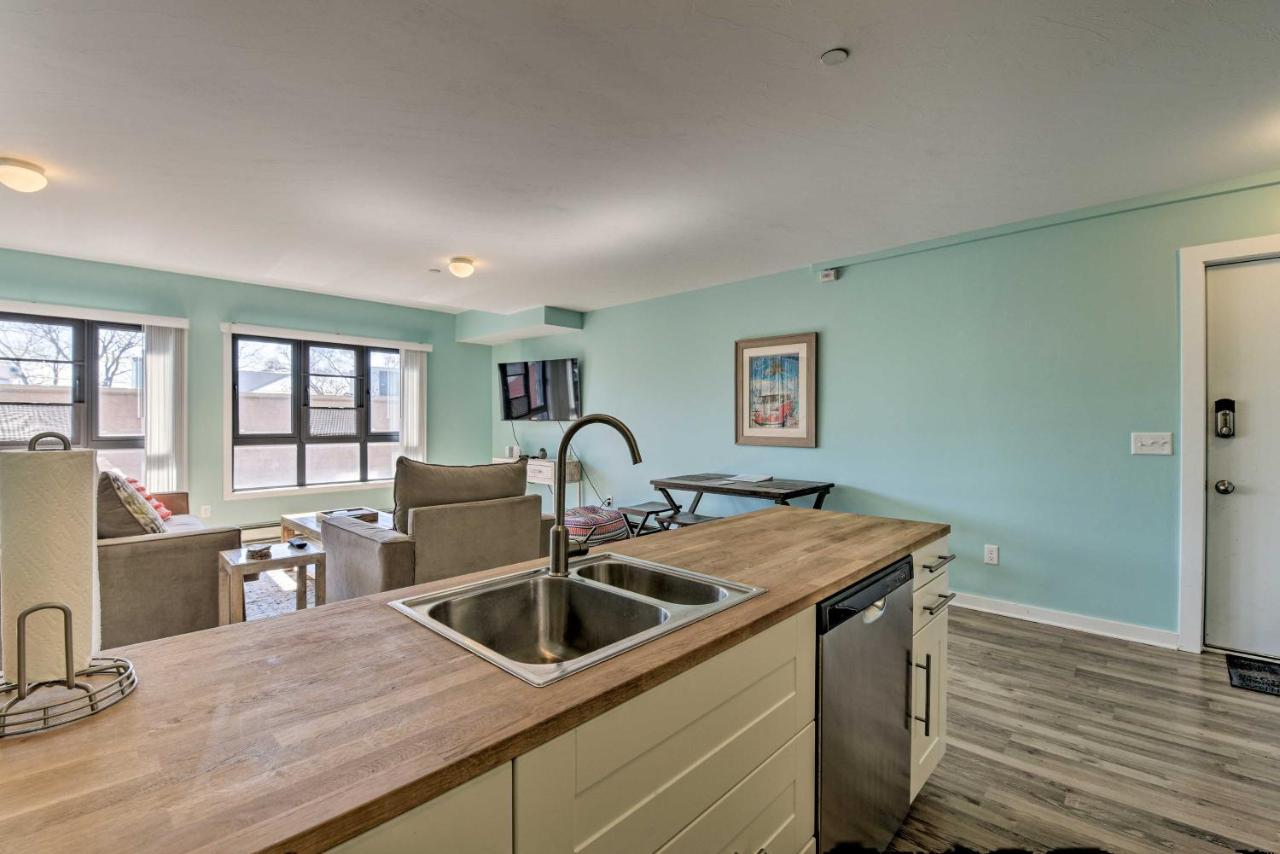 Downtown Saugatuck Condo, Near Oval Beach! Exterior photo