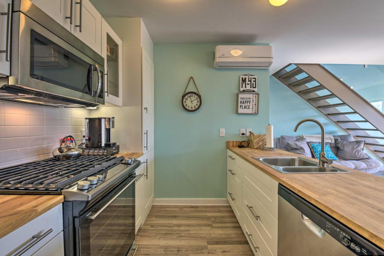 Downtown Saugatuck Condo, Near Oval Beach! Exterior photo