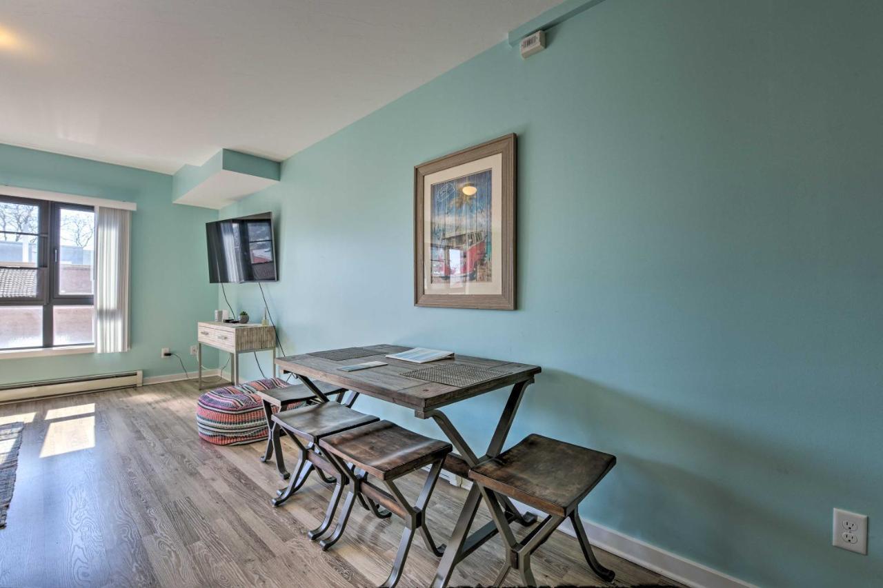 Downtown Saugatuck Condo, Near Oval Beach! Exterior photo
