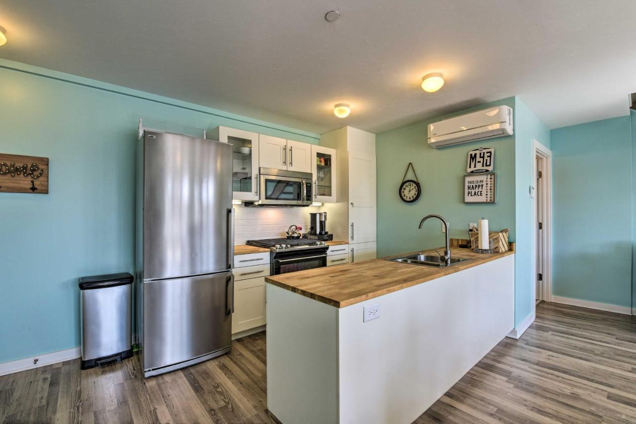 Downtown Saugatuck Condo, Near Oval Beach! Exterior photo